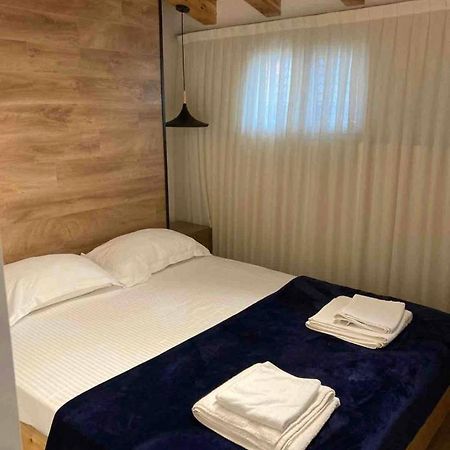 Lovely Loft 1-Bedroom In The Heart Of ティラナ エクステリア 写真
