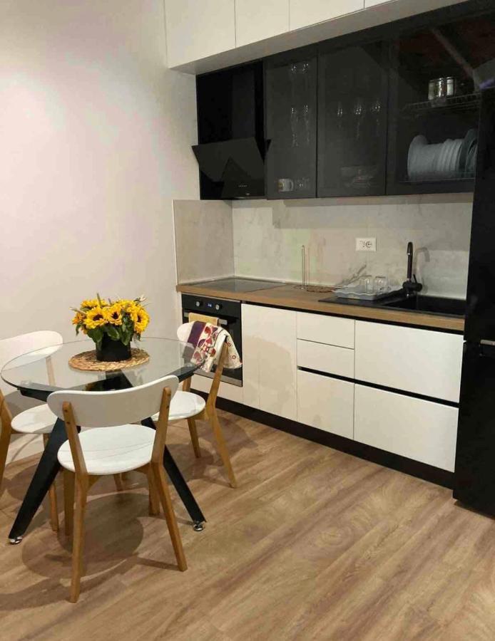 Lovely Loft 1-Bedroom In The Heart Of ティラナ エクステリア 写真